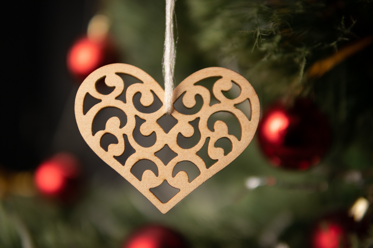 Новорічна іграшка з фанери дерев'яна. Серце з візерунком маленьке - фото 1 - id-p1472925965