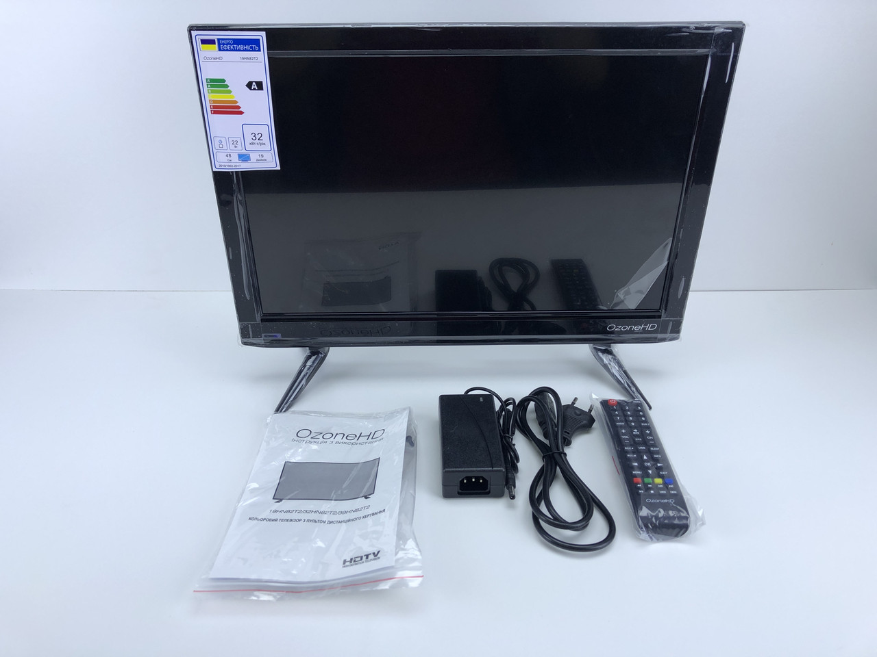 Маленький телевізор OzoneHD з 19-дюймовим екраном 19HN82T2