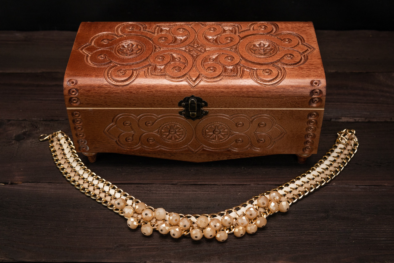 Шкатулка для прикрас різьблена ручної роботи дерев'яна темна 25х12 см. висота 12 див., фото 1