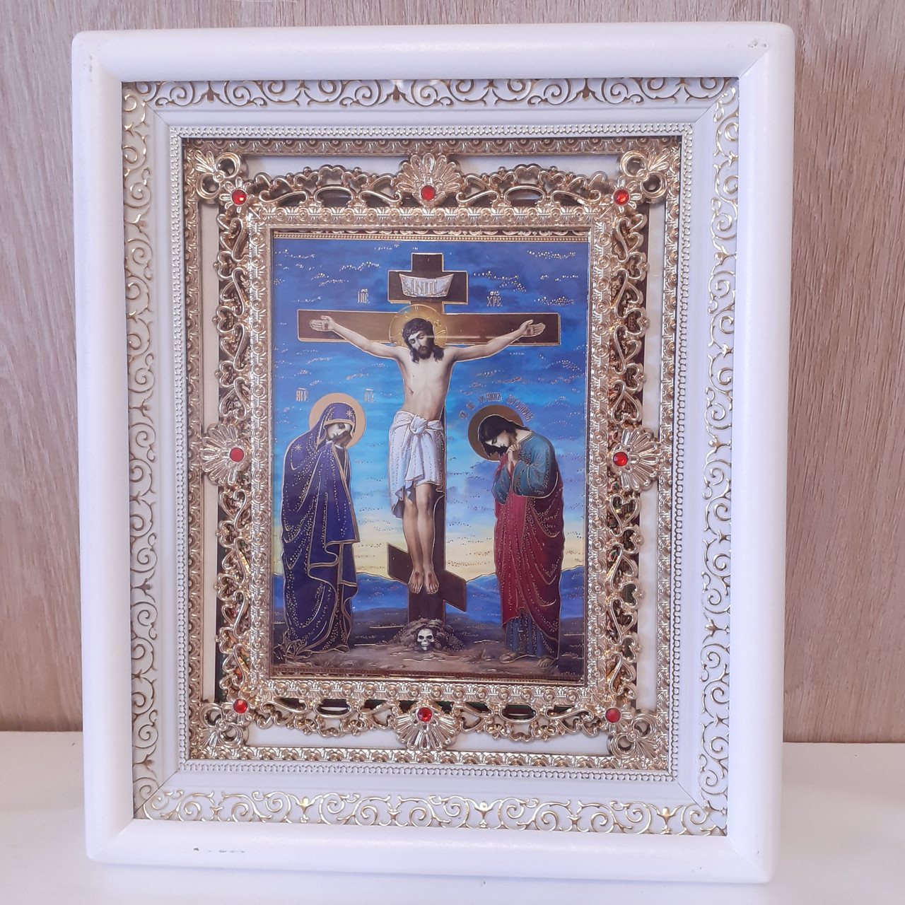 Ікона Голгофа, лик 15х18 см, в білому кіоті з камінням