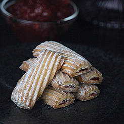 Печиво здобне пісочне Фрутті Чойс 2кг з начинкою вишневого повидла присипане пудрою  TM Really ENJOY