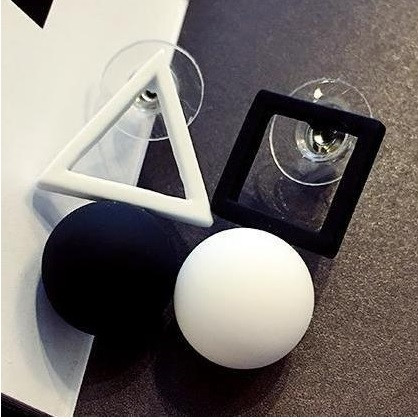 Гарні сережки чорно-білі