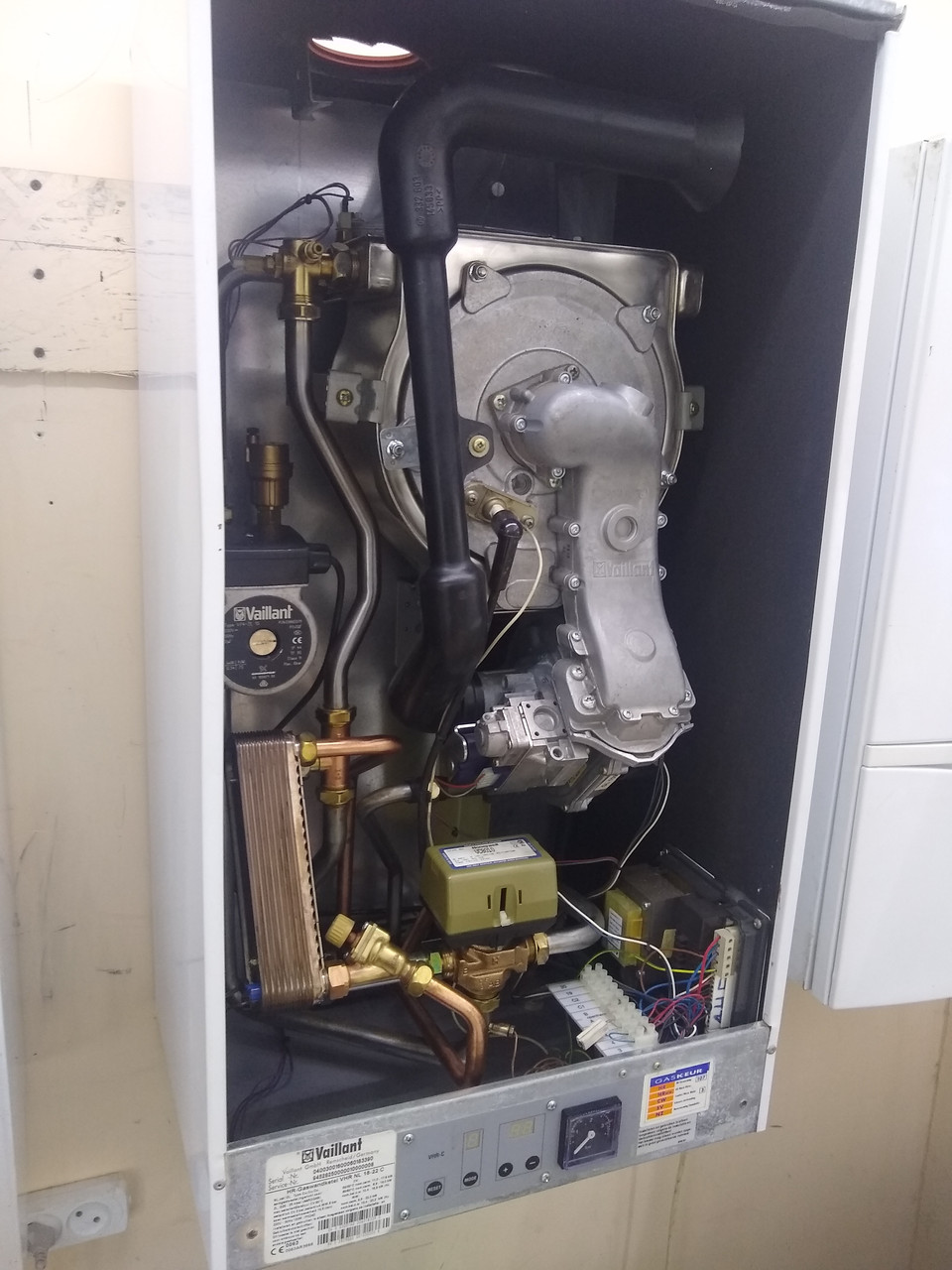 Газовый котел Vaillant T6 БУ до 280м2 24 кВт/28 кВт Конденсационный Турбированный Двухконтурный - фото 3 - id-p880706331