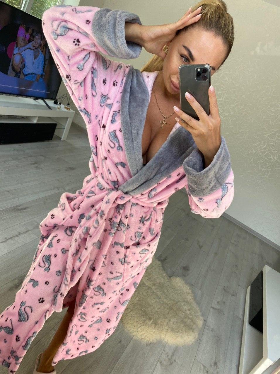 Теплий довгий рожевий махровий халат із котами