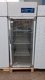 Холодильні та морозильні шафи