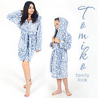 Дитячий махровий халатик для дівинки на запах з капюшоном голубі зірки