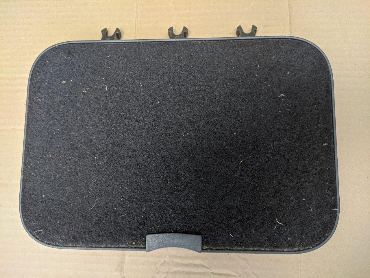 Кришка бардачка в підлозі під сидіннями Renault Megane 3, 2008-2016, 749850001R (Б/У), фото 1
