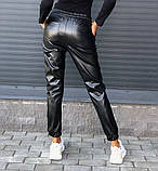 Жіночі брюки джоггеры з еко-шкіри, фото 4