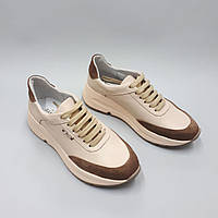 Зимові жіночі кросівки шкіряні з вставкою із замші з набивної шерстю всередині на танкетці бежеві