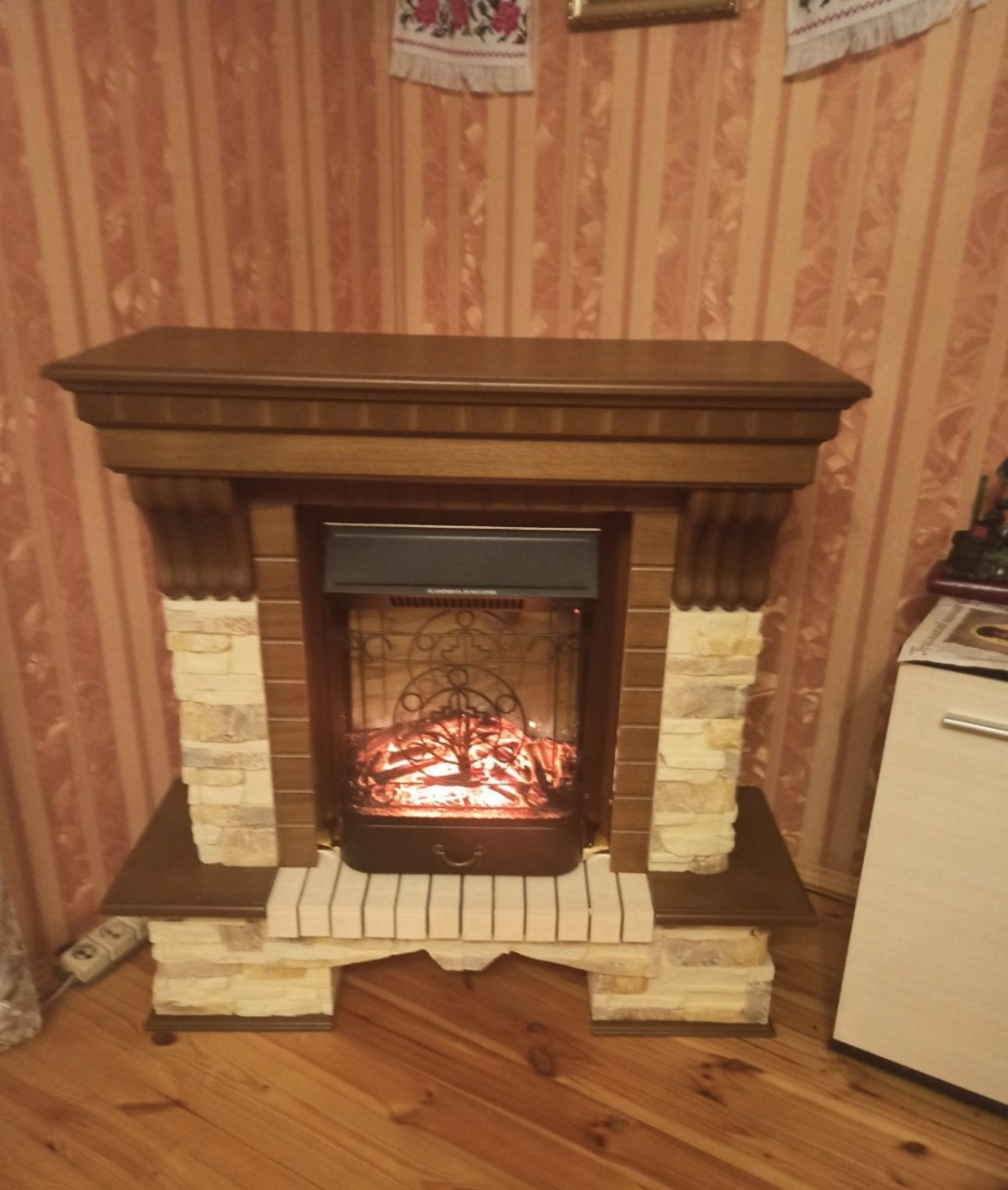 Каминокомплект Fireplace Паганіні Жовтий + Горіх ефект мерехтливих дров зі звуком і обігрівом