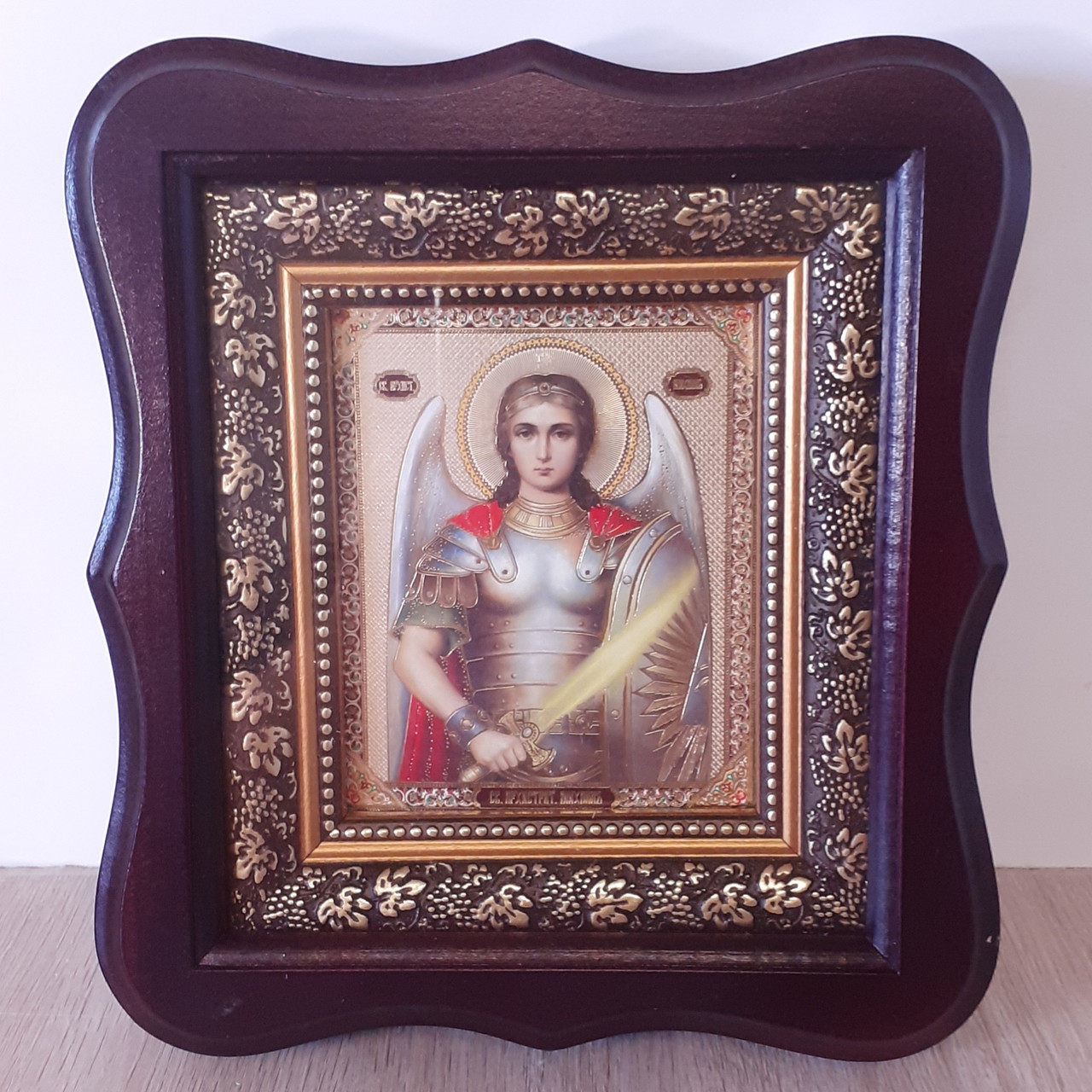 Ікона Архангел Михайл, лік 10х12 см, у темному дерев'яному кіоті