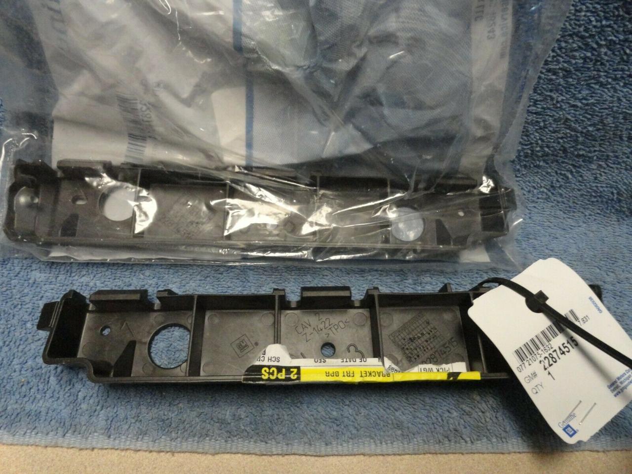 Напрямна переднього бампера ліва GM 22874515 Buick Verano