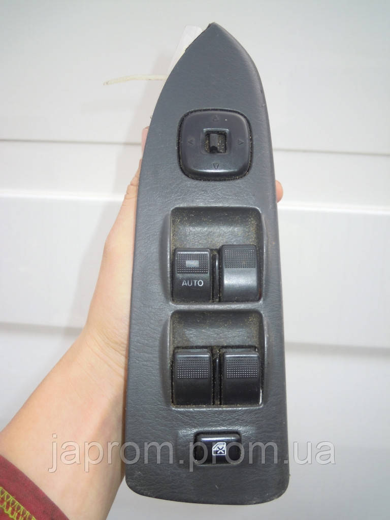 Блок кнопок склопідіймачів і регулювання дзеркал (на 4 дв) Mazda 626 GF 1997-2000г.в.