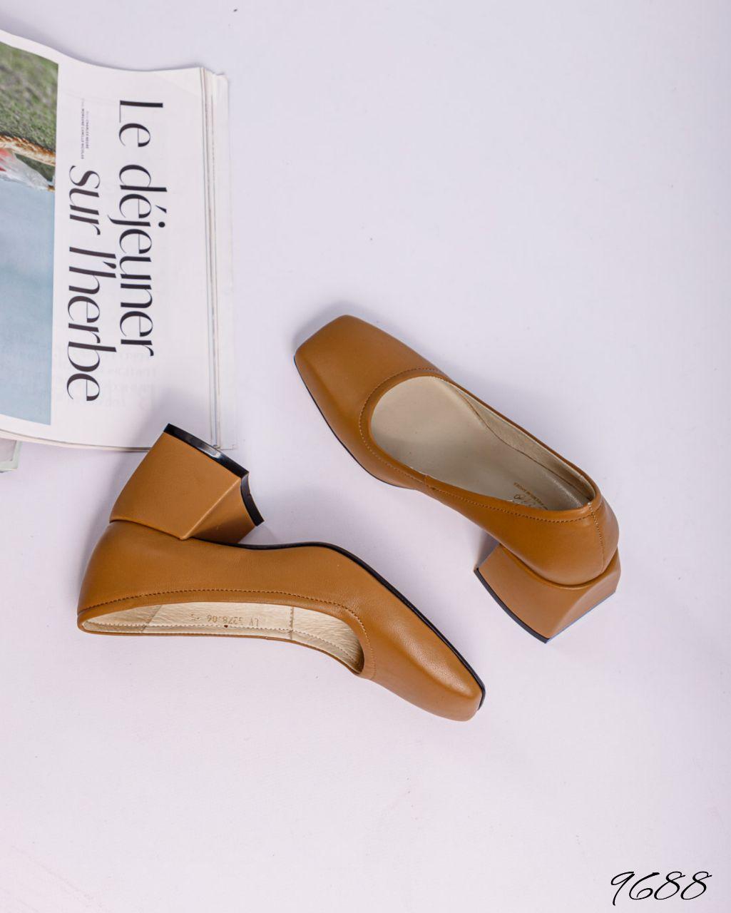 Жіночі туфлі з квадратним носком кемел шкіра на середньому підборі, фото 1