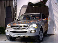 Накладка на бампер передня Mercedes-Benz ML 2006-12