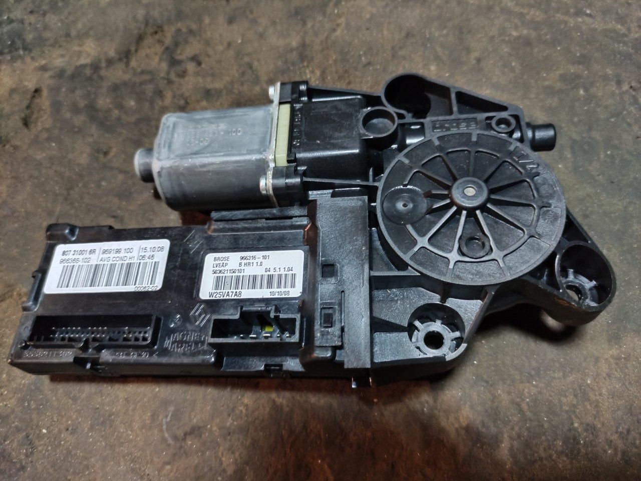 Моторчик склопідйомника передній лівий Renault Megane 3, 2008-2016, 807310016R (Б/У)