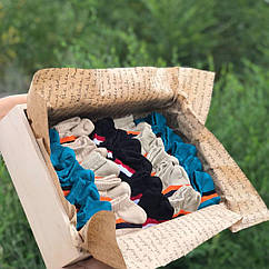 Набір демісезонних чоловічих вкорочених шкарпеток 41-46 р. асорті De Familia у великому дерев'яному кейсі 25 пар