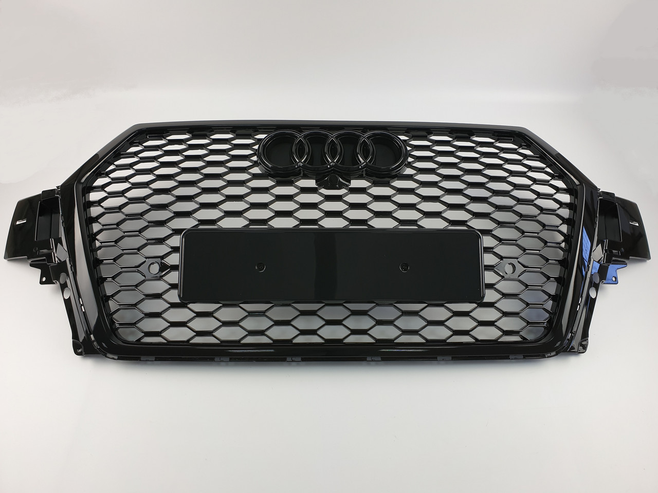 Решітка радіатора Audi Q7 2015-2020год Чорна (в стилі RS)