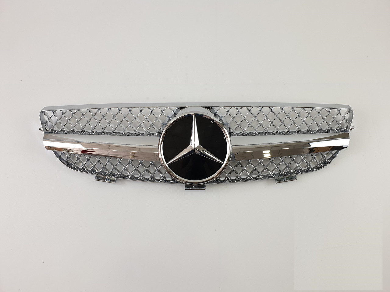 Решітка радіатора на Mercedes CLK-Class W209 2002-2009 рік SL-Look ( Сіра з хром смужкою )