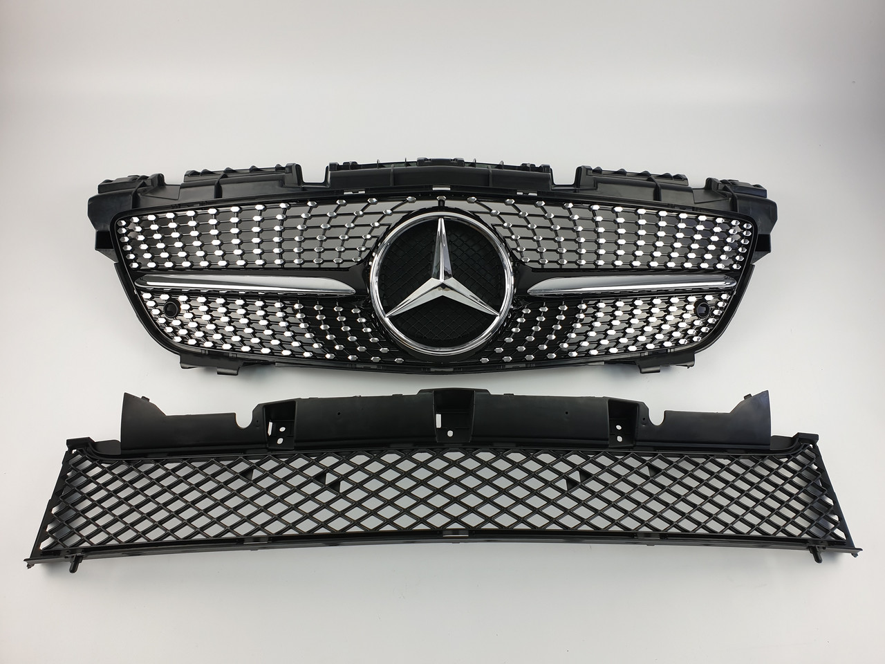 Решітка радіатора на Mercedes SLK-Class R172 2011-2015 рік Diamond ( Чорна з хром смужкою )