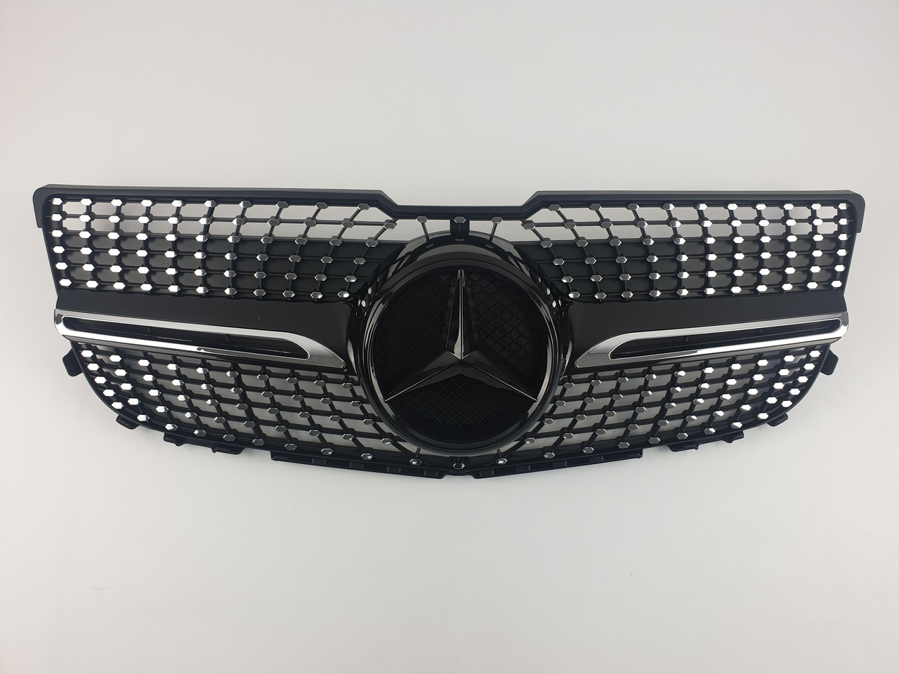 Решітка радіатора на Mercedes GLK-Class X204 2012-2015 рік Diamond ( Чорна з елементами хрому )