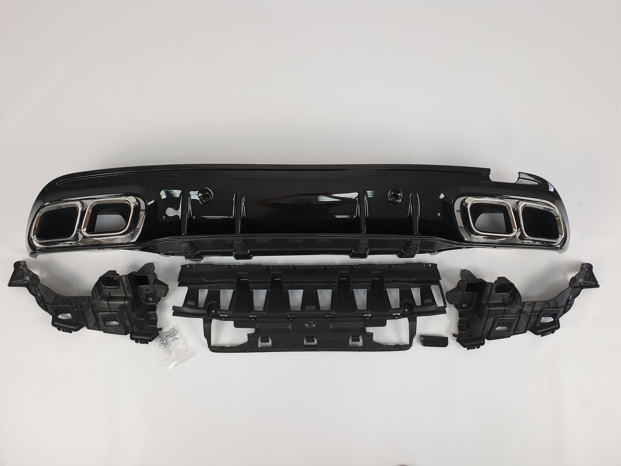 Дифузор з насадками на Mercedes C-Class W205 2018-2020 рік 63 AMG стиль ( Чорний )