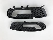 Решітки переднього бампера на Mercedes E-Class W212 2009-2013 рік ( Під ходові вогні )