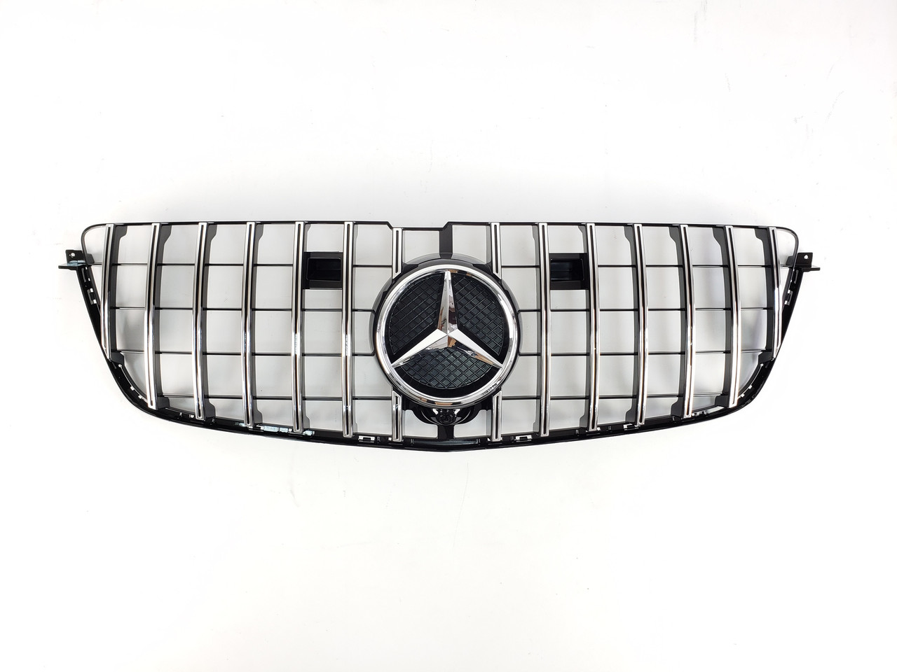 Решітка радіатора на Mercedes GL-Class X166 2012-2015 рік GT Panamericana ( Чорна з вертикальними хром полоск