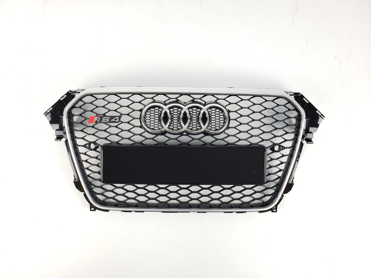 Решетка радиатора Audi A4 2011-2015год Черная с серой рамкой (в стиле RS)