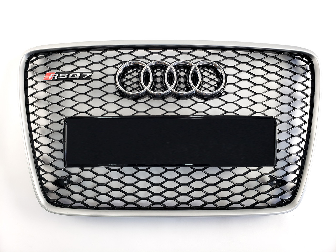Решітка радіатора Audi Q7 2005-2015год Чорна з сірою рамкою (в стилі RS)