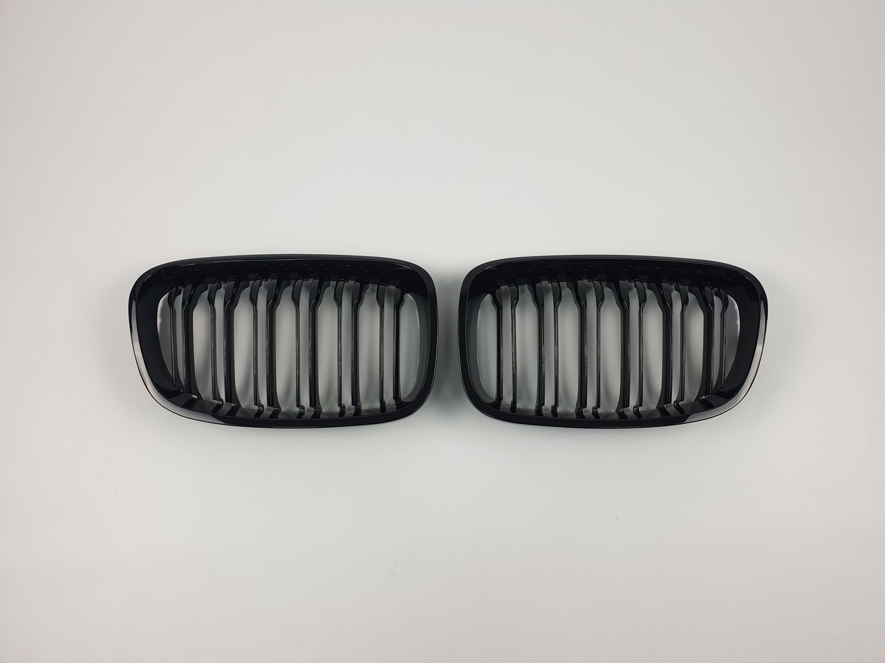 Ніздрі на BMW 1 Series F20 / F21 2011-2015 рік Чорні Глянсові ( Подвійні M-Look )