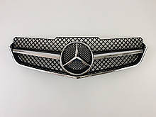 Решітка радіатора на Mercedes E-class Coupe C207 2009-2013 рік AMG стиль ( Чорна з хром смужкою )