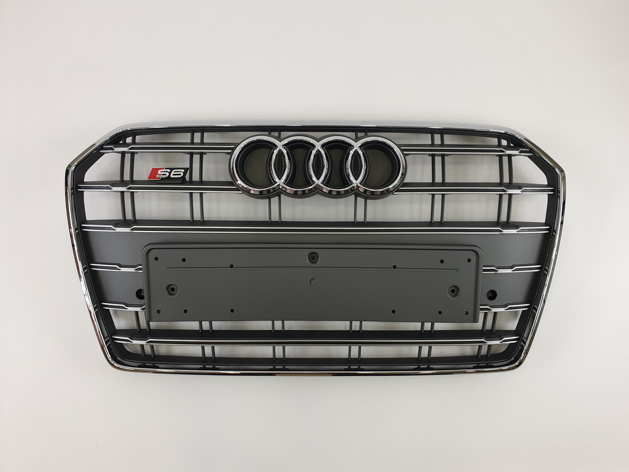 Решітка радіатора Audi A6 2014-2018год Сіра з хромом (в стилі S-Line)