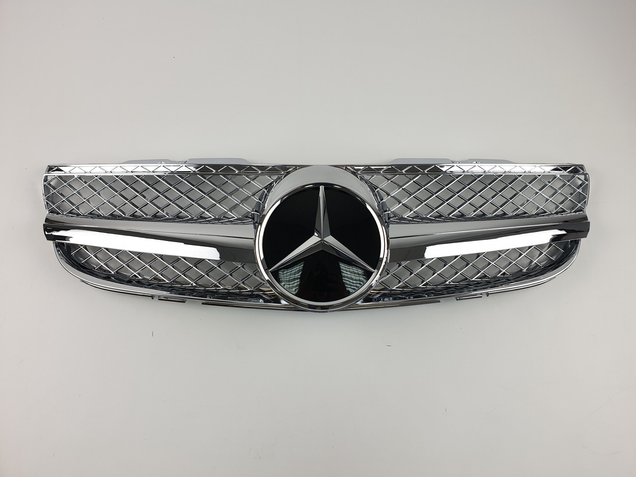 Решітка радіатора на Mercedes SL-Class R230 2006-2008 рік AMG стиль ( Хром )