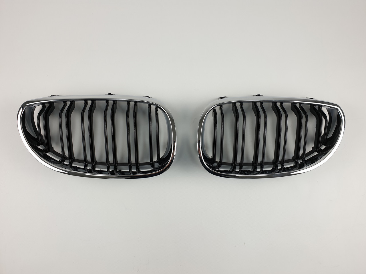 Ніздрі на BMW 5 Серії E60 2003-2010 рік Чорні Глянсові Хром рамка ( Подвійні M-Look )