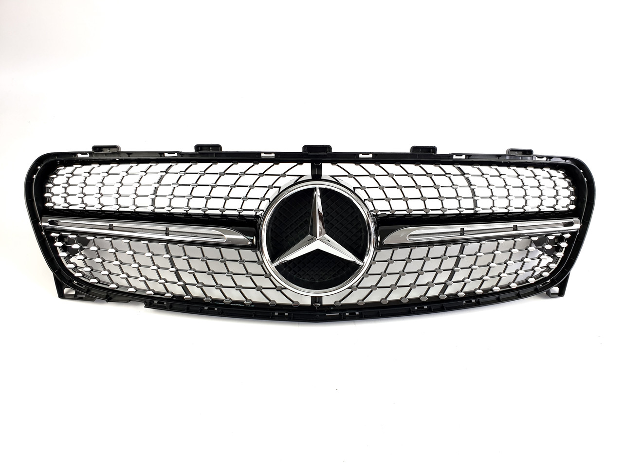 Решітка радіатора на Mercedes GLA-Class X156 2017-2019 рік Diamond ( Чорна з хром вставками )