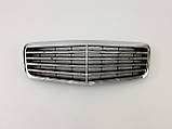 Решітка радіатора на Mercedes E-class W211 2006-2009 рік ( Хром з чорними вставками ), фото 3