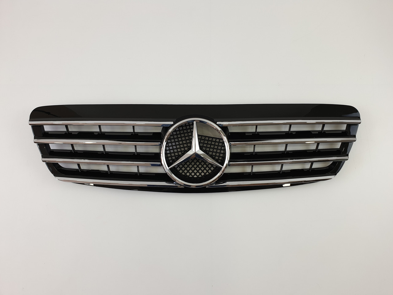 Решітка радіатора на Mercedes S-Class W220 1998-2002 рік AMG стиль ( Чорна з хром вставками )
