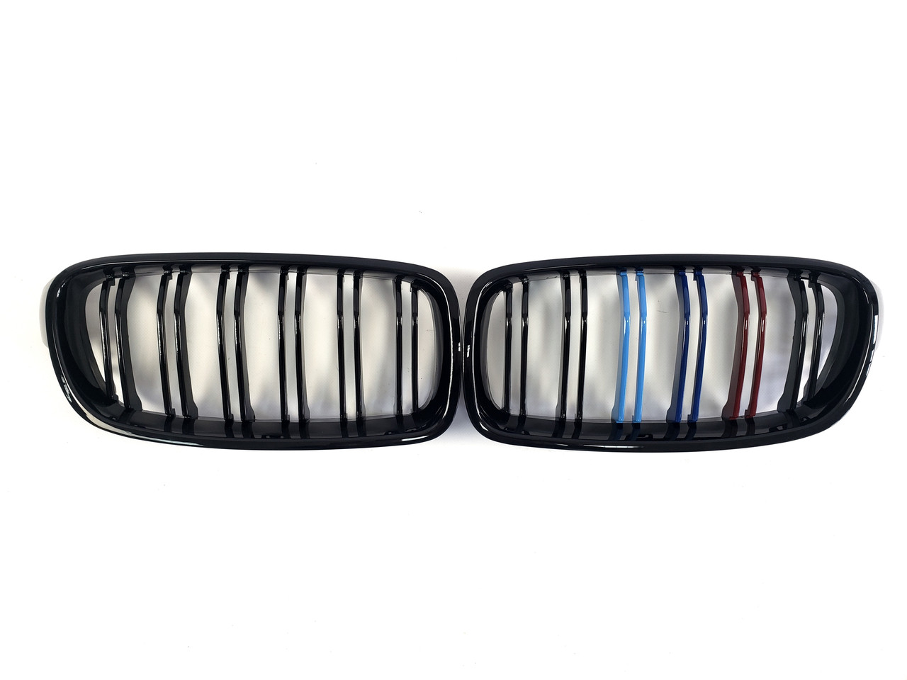 Ніздрі на BMW 3 Series F30 / F31 / F35 2012-2018 рік M-color ( Подвійні M-Look )
