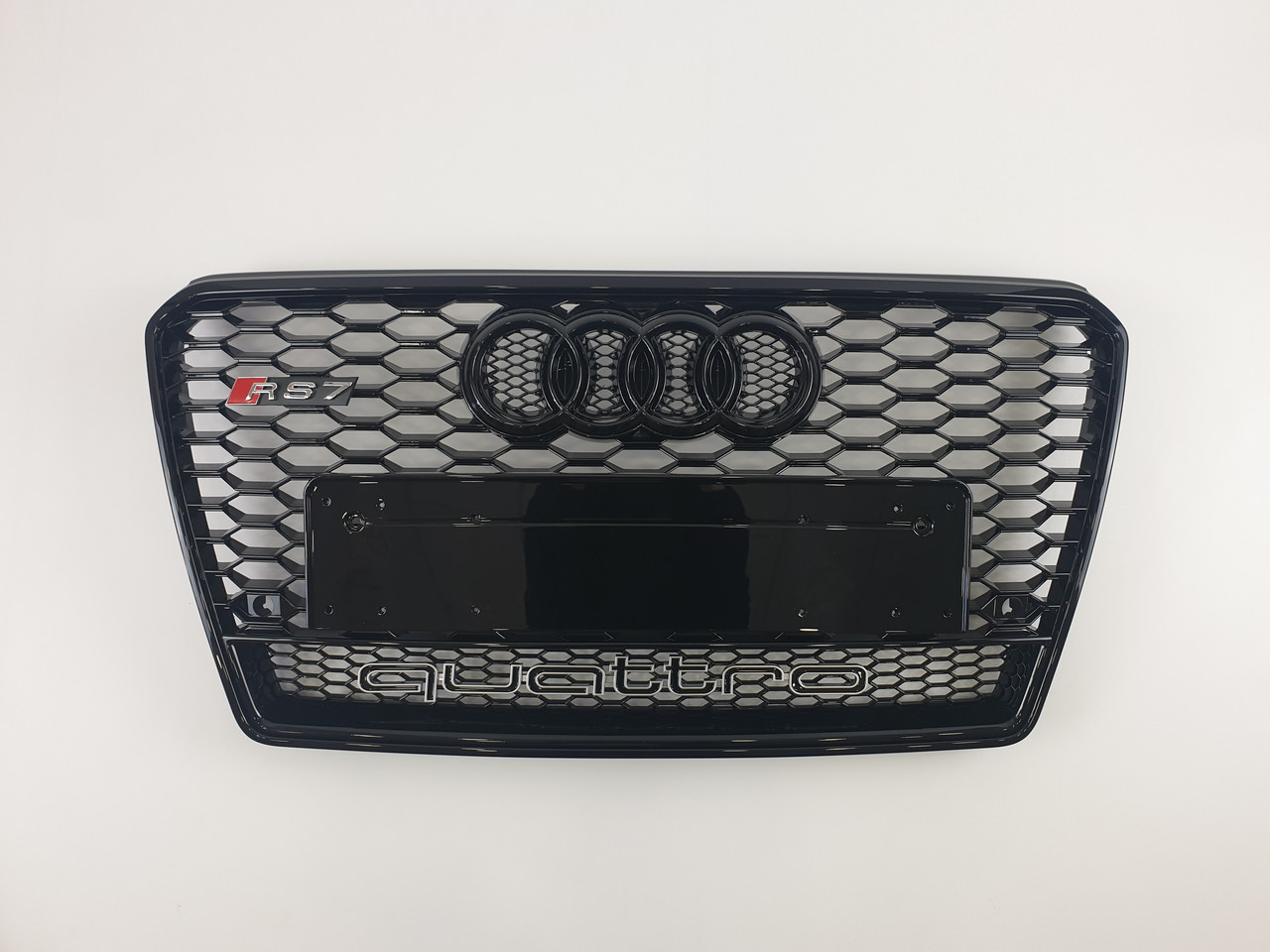 Решітка радіатора Audi A7 2010-2014год Чорна Quattro ( в стилі RS)
