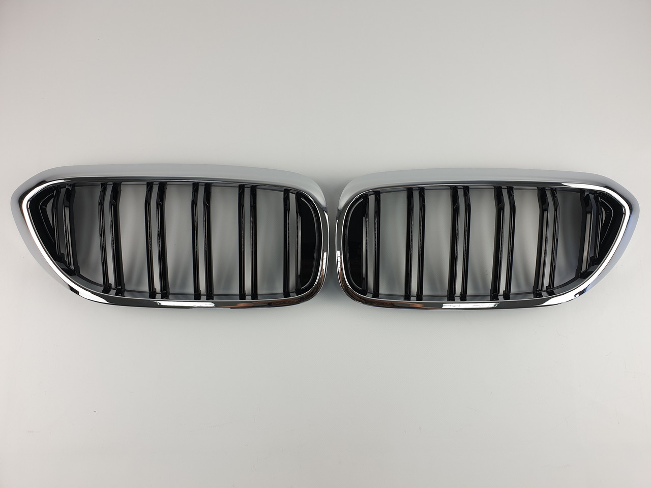 Ніздрі BMW 5 Series G30 / G31 / F90 2017-2020 рік Чорні Глянсові Хром Рамка ( Подвійні M-Look )