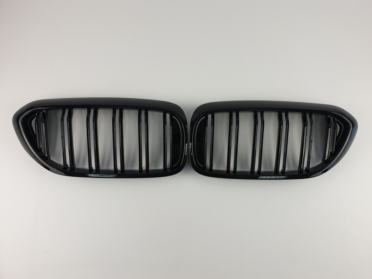 Ніздрі на BMW 5 Series G30 / G31 / F90 2017-2020 рік Чорні Глянсові ( Подвійні M-Look )
