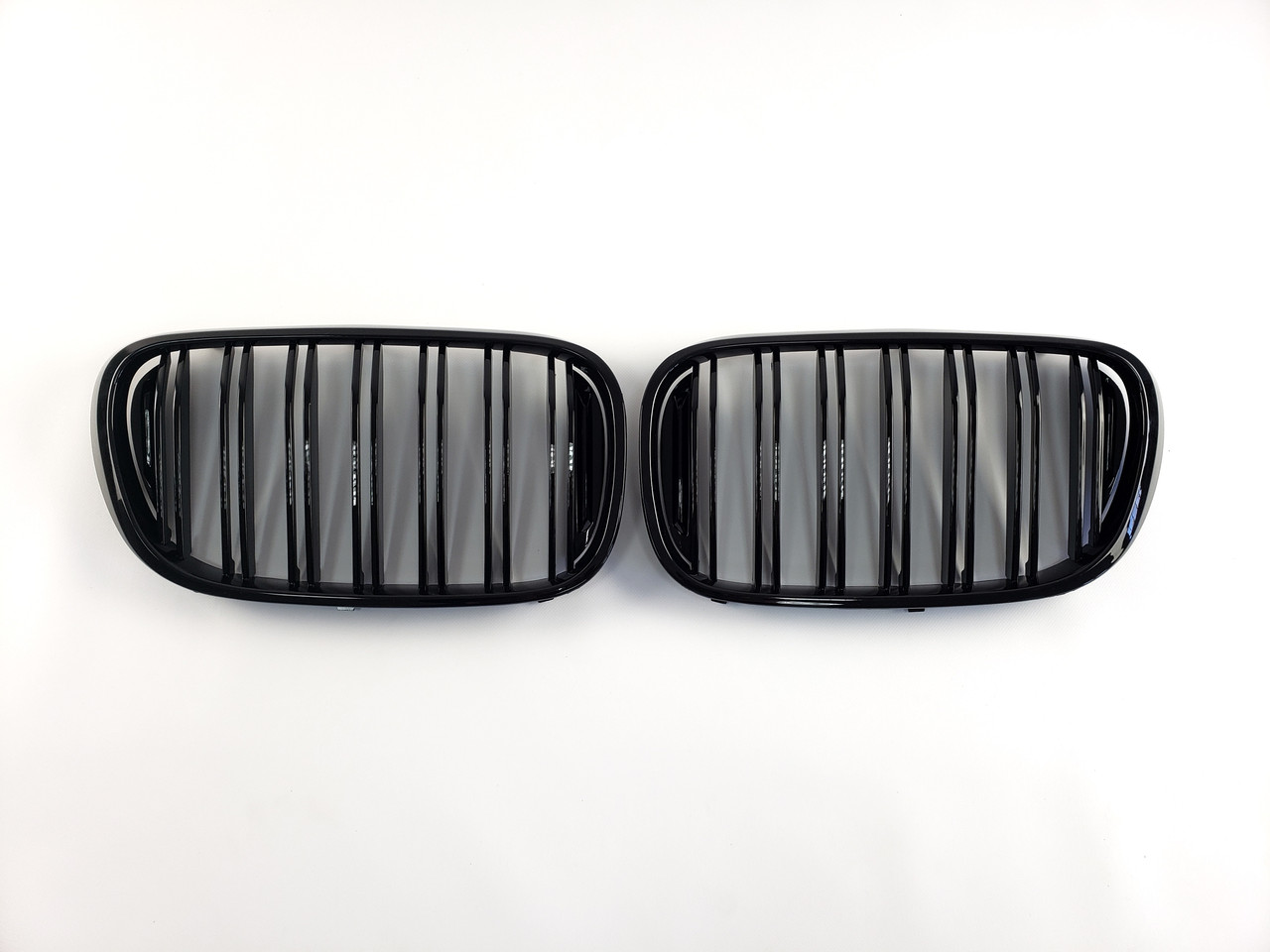 Ніздрі на BMW 7 Series G11 / G12 2015-2019 рік Чорні Глянсові ( Подвійні M-Look )