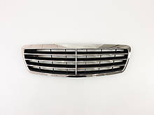 Решітка радіатора на Mercedes E-class W211 2002-2006 рік ( Хром з чорними вставками )