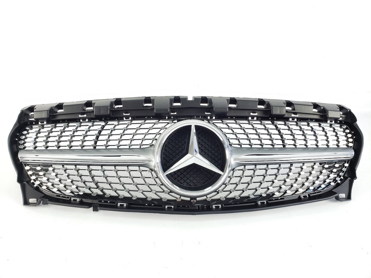 Решітка радіатора на Mercedes CLA-Class C117 2017-2019 рік Diamond ( Сіра з хром вставками )