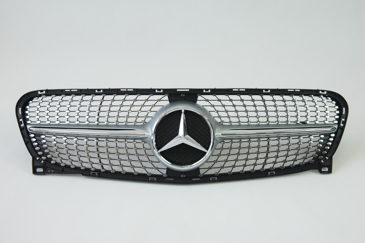 Решітка радіатора на Mercedes GLA-Class X156 2013-2017 рік Diamond ( Сіра з хром вставками )