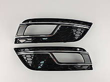 Решітки переднього бампера Audi A4 2011-2015год Чорні з хром вставкою (в стилі RS)