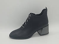 Чорні шкіряні черевики. Ботильйони. Розміри: 33, 35, 41, 42.