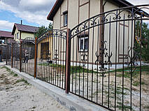 Кованый забор с воротами и калиткой для загородного дома 3