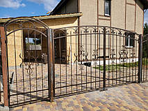 Кованый забор с воротами и калиткой для загородного дома 4